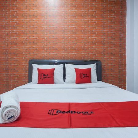 Reddoorz Plus @ Raya Sengkaling Маланг Экстерьер фото