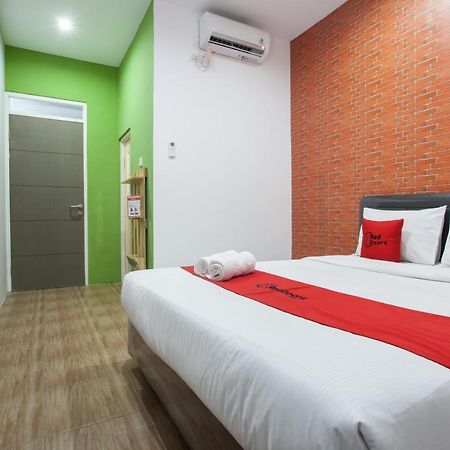 Reddoorz Plus @ Raya Sengkaling Маланг Экстерьер фото